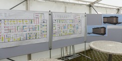 Anhand ausgestellter Baupläne konnten die Gäste Informationen und Einblicke zum Bauvorhaben gewinnen © 2026 SBL Greifswald