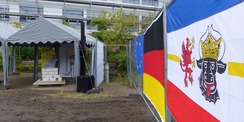Vor der Grundsteinlegung - alles ist vorbereitet und feierlich geschmückt © 2026 SBL Greifswald
