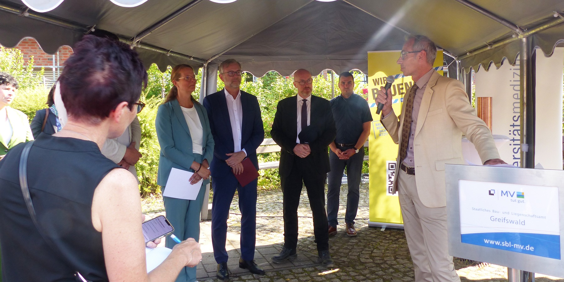 Stephan Aufdermauer, Leiter des SBL Greifswald, begrüßt alle Anwesenden © 2026 SBL Greifswald
