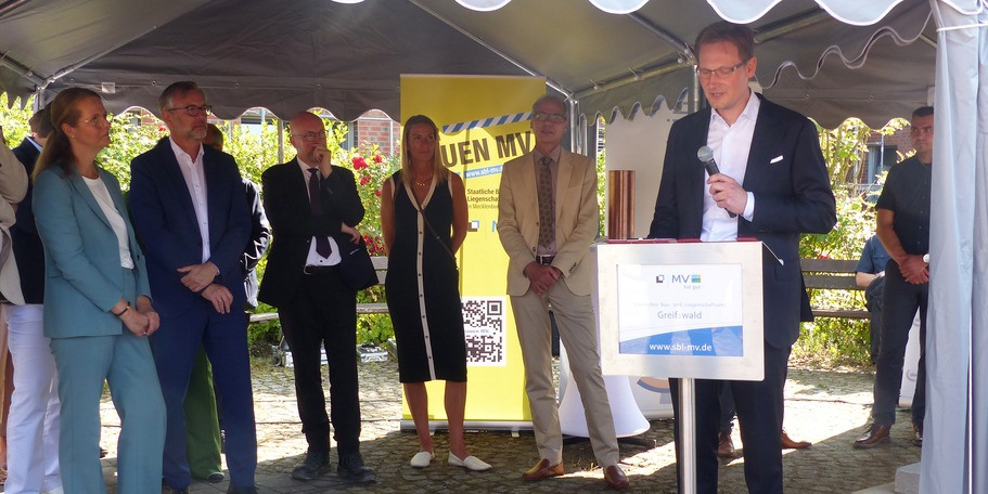 Prof. Dr. Dr. Adrian Schwarzer, Stellvertretender Direktor und Kommissarischer Leiter der Klinik für Innere Medizin C, bei seinem Grußwort © 2026 SBL Greifswald