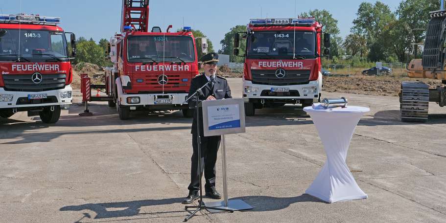 Leiter der LSBK-MV Branddirektor Johannes Schuldt bei seinem Grußwort. © 2026 SBL Neubrandenburg