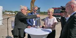Die Zeitkapsel wird befüllt. © 2026 SBL Neubrandenburg