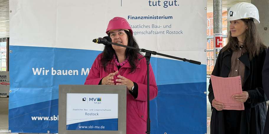 Grußwort der Rektorin der Universität Rostock Frau Prof. Dr. Elizabeth Prommer. © 2026 SBL Rostock