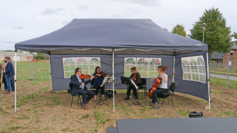 Der Festakt in Friedland wurde von Musikern der Kreismusikschule Kon.centus begleitet. © 2026 SBL Neubrandenburg