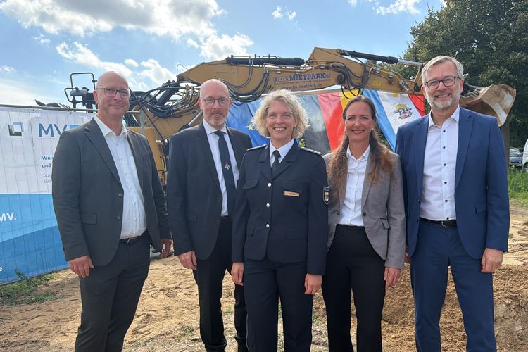 Erster Spatenstich für Polizeineubau in Bad Doberan - unser Team vom SBL Schwerin ©2026 Christian Hoffmann (SBL-MV / Ministerium für Finanzen und Digitalisierung MV)