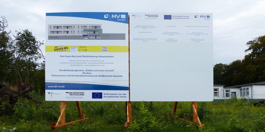 Bauschild mit Informationen zur Baumaßnahme © 2026 SBL Greifswald