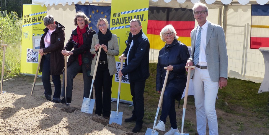 Auch das SBL-Team aus Greifswald ist mit den Spaten aktiv © 2026 SBL Greifswald