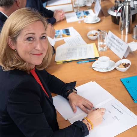 Staatssekretärin im Bundesministerium für Arbeit und Soziales Lilian Tschan unterzeichnete die Charta am 17. September 2026 in Berlin. © 2026 Leon Fülber, Dortmund