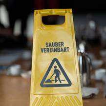Symbolträchtig: Sauber vereinbart! © 2026 Leon Fülber, Dortmund