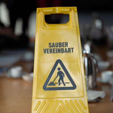 Symbolträchtig: Sauber vereinbart! © 2026 Leon Fülber, Dortmund