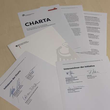 Unterzeichnet! Charta für eine attraktive und zukunftsfähige Arbeitsgestaltung in der Gebäudereinigungsbranche. © 2026 Christian Hoffmann (SBL-MV / Ministerium für Finanzen und Digitalisierung MV)