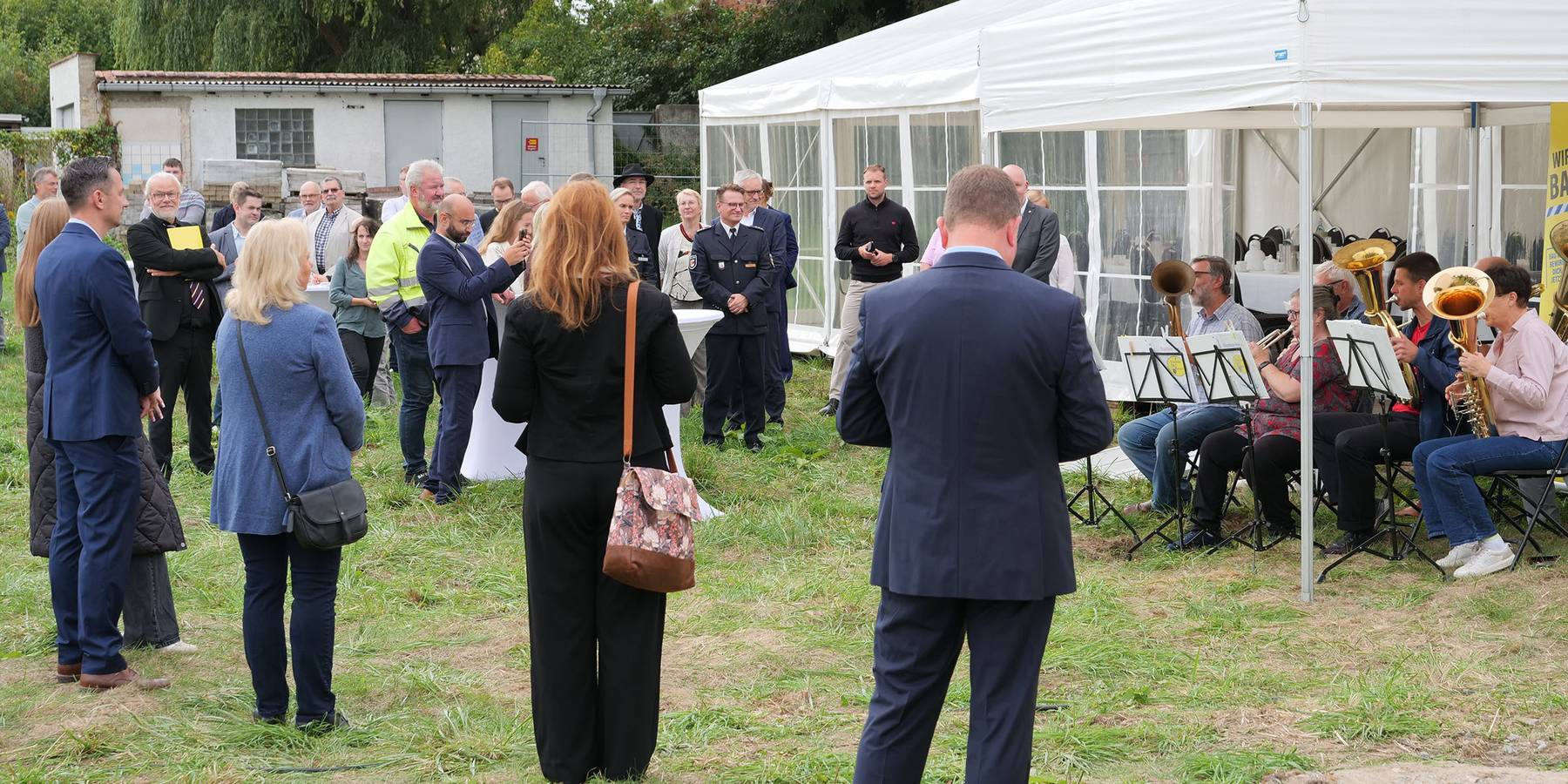 Der Festakt wurde von Musikern des Blasorchesters Waren e.V. begleitet. © 2026 SBL Neubrandenburg