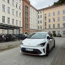 In guten Händen bei der Leitung des Fahrdienstes der SBL-MV am Standort in Rostock, im Behördenzentrum Am Steintor. © 2026 Christian Hoffmann (SBL-MV / Ministerium für Finanzen und Digitalisierung MV)